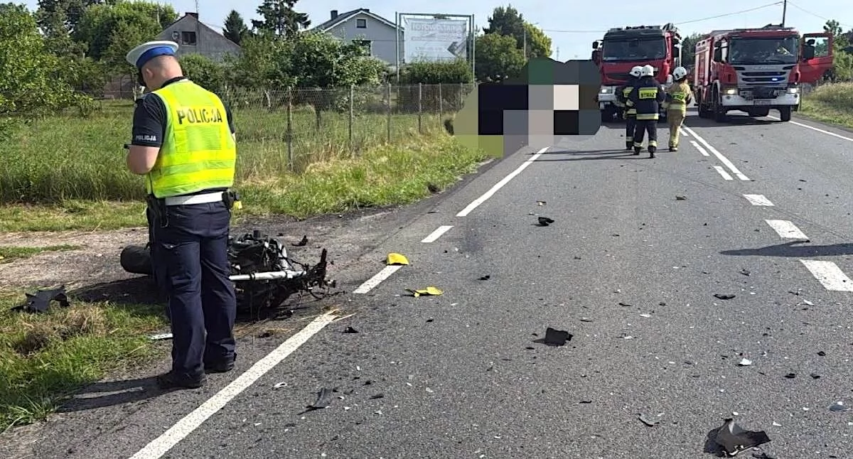 Wypadki drogowe, Wypadek Modle Królewskiej Motocykl zderzył autem droga całkowicie zablokowana - zdjęcie, fotografia