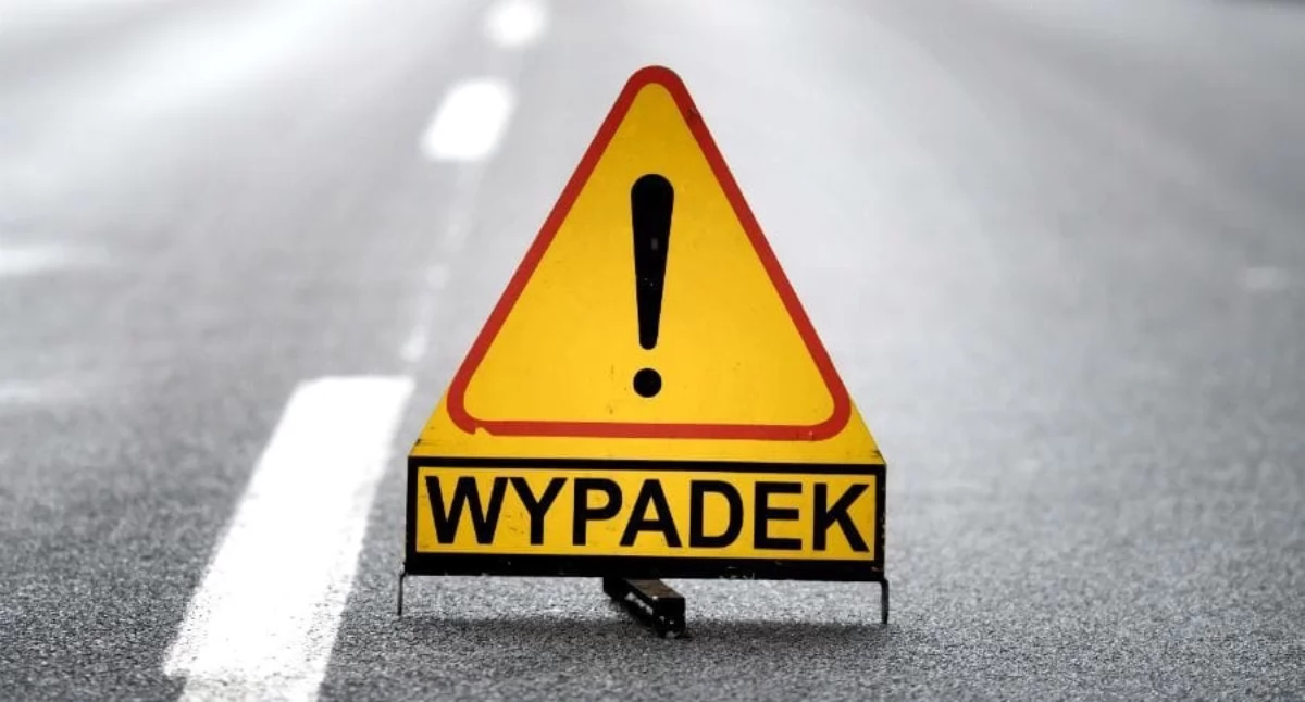 Wypadki drogowe, Citroën uderzył rowerzystę DW266 letni mężczyzna trafił szpitala - zdjęcie, fotografia