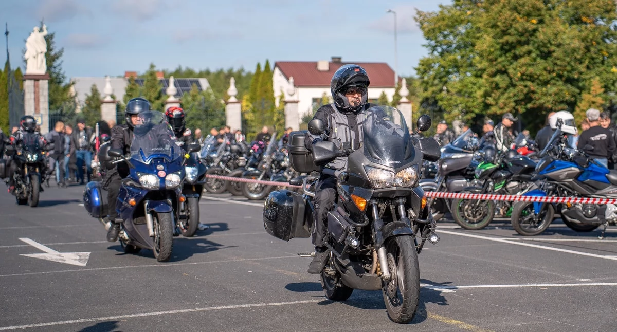 Atrakcje-Ciekawostki-Rekreacja, Setki motocykli Licheniu Motocykliści wspólnie zakończyli sezon - zdjęcie, fotografia