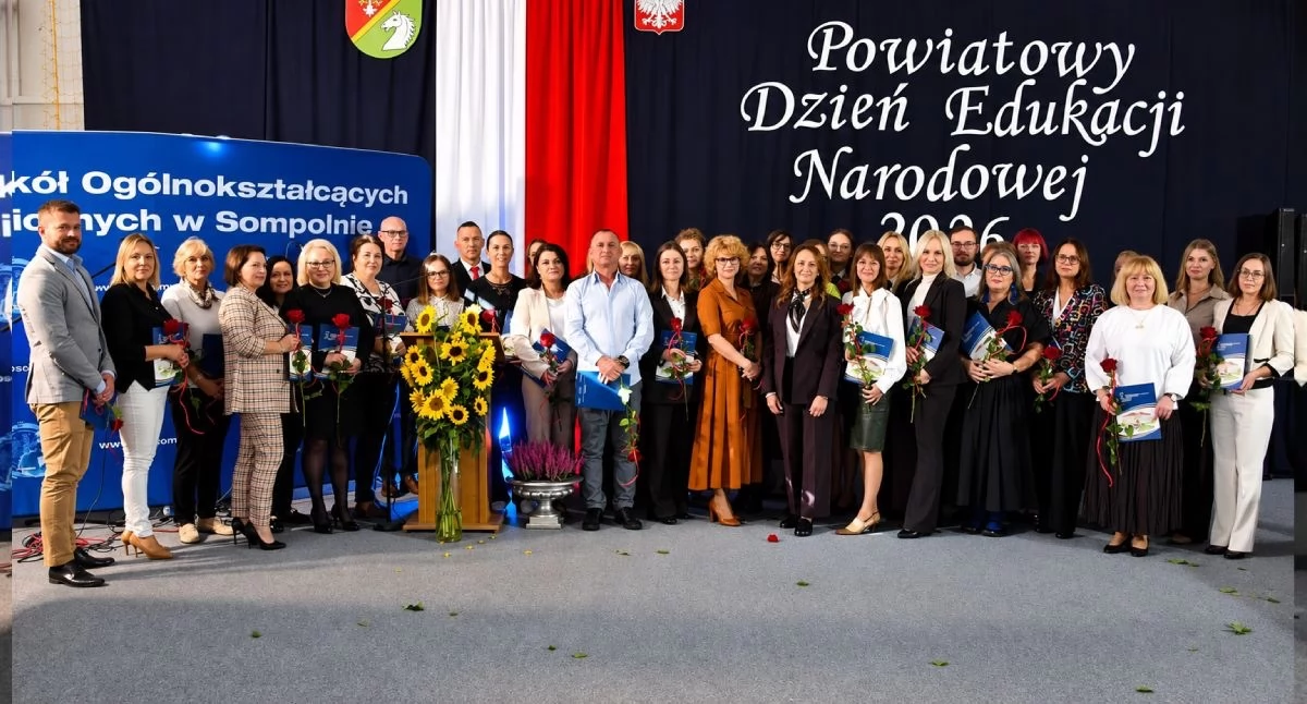 Edukacja, Wyjątkowe wyróżnienia nauczycieli powiatu konińskiego Uroczystość Sompolnie - zdjęcie, fotografia