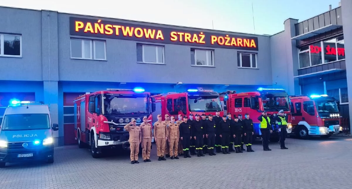 Pożary straż pożarna, Syreny zawyły Koninie godzinie Strażacy oddali hołd kolegom którzy zginęli podczas akcji - zdjęcie, fotografia