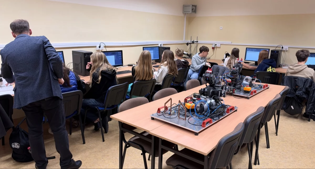 Atrakcje-Ciekawostki-Rekreacja, Roboty pokazy technologie przyszłości Koninie Dzień Młodego Inżyniera! - zdjęcie, fotografia