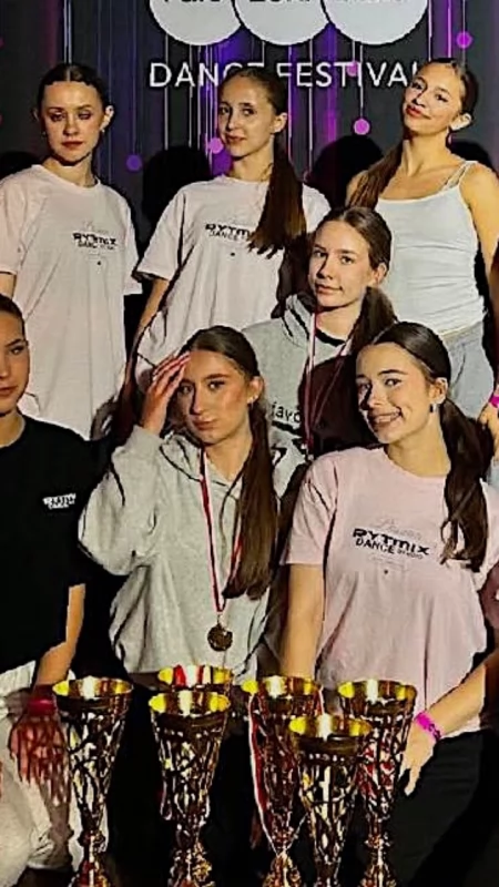 Złoty weekend Rytmix Konin. Tancerki i akrobatki zdobyły aż osiem medali!
