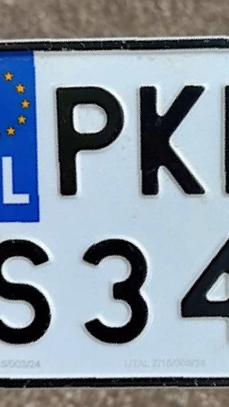 Znaleziono tablicę rejestracyjną motocykla w Koninie. Poszukiwany właściciel pojazdu PKN S34K