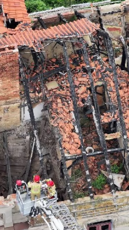 Alarm w centrum Konina. Zawalił się strop pustostanu, ul. 3 Maja została zamknięta