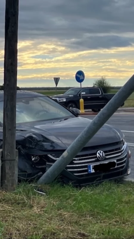 Wypadek na DK72 w Smulsku. W jednym z pojazdów podróżował Przemysław Czarnek