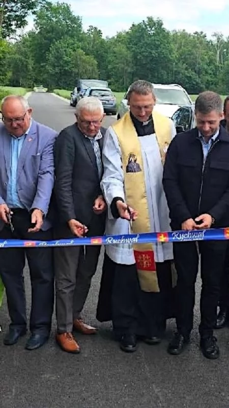 Nowa droga w Złotkowach oddana do użytku. Inwestycja za blisko 450 tys. zł zakończona