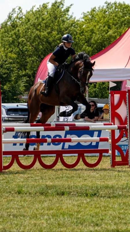Konin CUP 2026 rozpoczęty. Wielkie emocje podczas jubileuszowych zawodów jeździeckich w Koninie