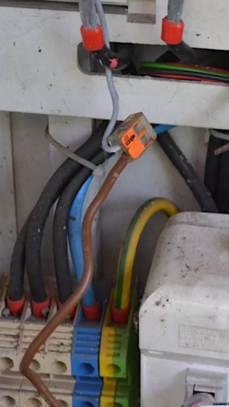 Nielegalnie pobierał energię elektryczną. Mieszkaniec powiatu konińskiego usłyszy zarzuty