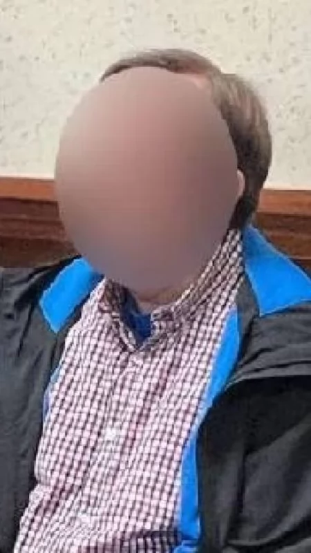 Lekarz oskarżony o wykorzystywanie małoletnich zauważony podczas spotkania parafialnego. Zdjęcie ma trafić do sądu