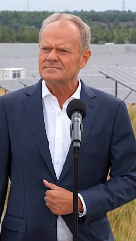 Donald Tusk w Kleczewie. Otwarto jedną z największych farm fotowoltaicznych w Polsce