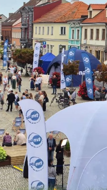 TVN24 na żywo z Konina. Plac Wolności zamienił się w telewizyjne serce Polski