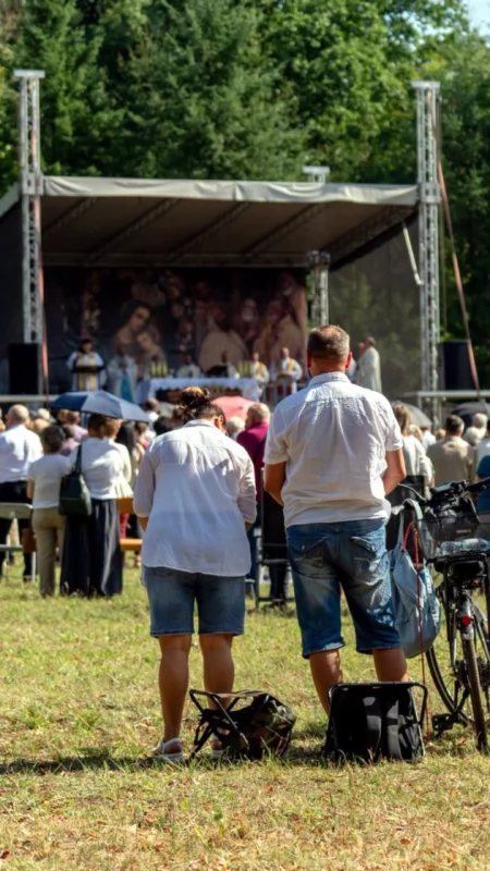 Tłumy wiernych w Bieniszewie. Trwa odpust Matki Bożej Siewnej, przed nami jeszcze wieczorne nabożeństwo