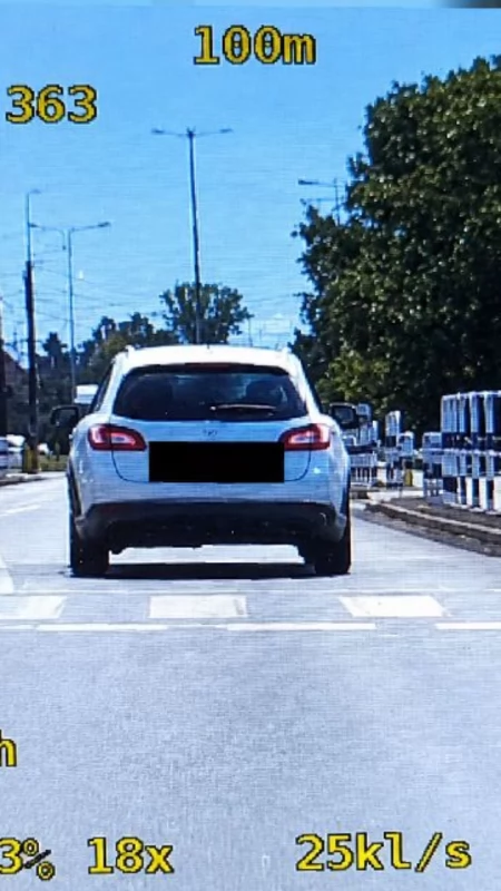 Wpadł przez prędkość. Policjanci sprawdzili 38 latka i odkryli, że w ogóle nie powinien prowadzić