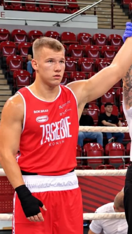Kajetan Bajzert zaczyna obronę mistrzowskiego tytułu od zwycięstwa. Pewna wygrana na punkty