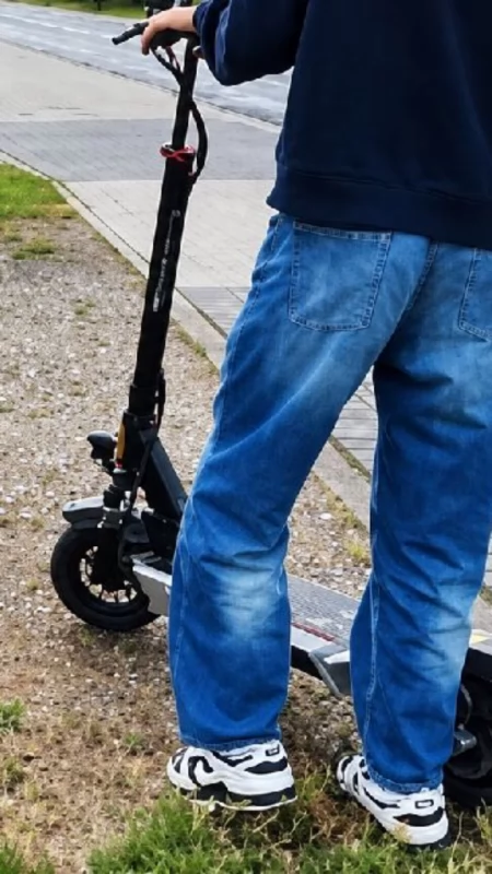 Przeciął linkę i odjechał hulajnogą. Dwa dni później wpadł podczas jazdy