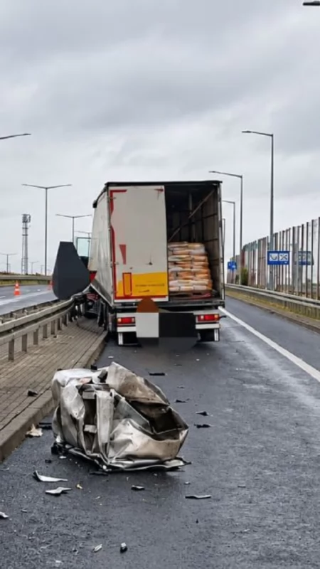 Ciężarówka uderzyła w bariery w Starym Mieście. Utrudnienia na trasie do Konina