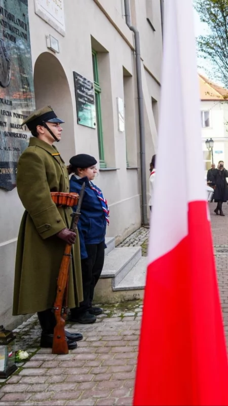 Konin pamięta o ofiarach niemieckiej zbrodni. Znicze zapłonęły w miejscach tragicznych wydarzeń z 1939 roku