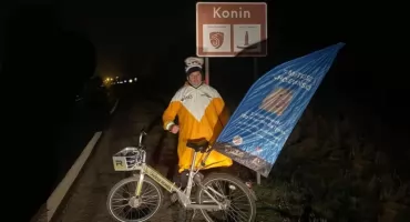 Rowerzysta policjant wspiera Tymka 