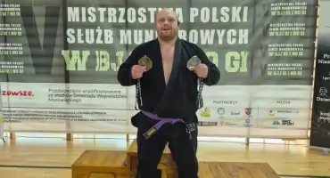 Policjant w służbie… i na macie!