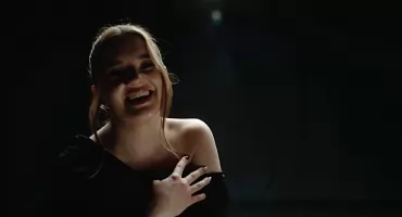 Debiutancki singiel Julii Wasielewskiej „Chciałabym Ci powiedzieć” – koninianka z The Voice of Poland opowiada o miłości do mamy
