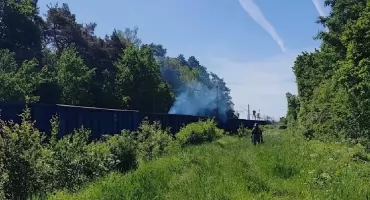Groźny pożar wagonu z siarką pod Koninem. Wstrzymano ruch pociągów w Babiaku