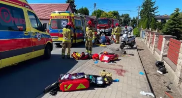 Groźny wypadek pod Koninem. Skuter rozbił się o ogrodzenie, lądował śmigłowiec LPR