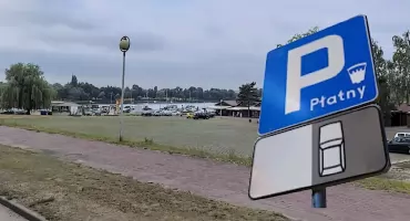 Nowe opłaty za parking w Ślesinie. Od 1 czerwca kierowcy zapłacą nawet 50 zł za postój