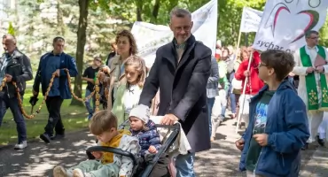 Marsz dla Życia i Rodziny w Licheniu. Setki wiernych modliły się w obronie życia i małżeństwa