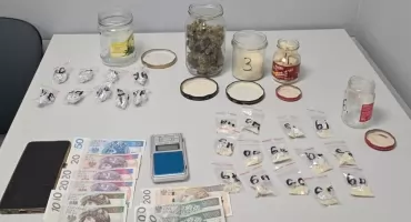 Kryminalni z Turku przejęli blisko 245 gramów narkotyków. 32-latek usłyszał poważny zarzut