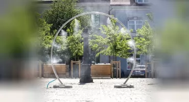 Upały w Koninie. Sprawdź, gdzie działają kurtyny wodne i miejskie poidełka