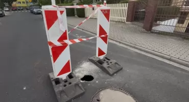 Zapadlisko na osiedlu Glinka w Koninie. Mieszkańcy alarmują, służby zabezpieczyły teren