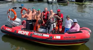 Przepłynął 16 kilometrów dla nowej łodzi ratowniczej. Wyjątkowa akcja Jerzego Smuga zakończona sukcesem