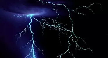 Spektakularna burza nad Koninem. Niebo rozświetlały dziesiątki błyskawic