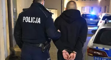 27-latek z trzema zakazami prowadzenia pojazdów trafił do aresztu. Sąd nie miał wątpliwości