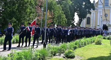Powiatowe Obchody Święta Policji w Koninie. Awanse, odznaczenia i wyjątkowe jubileusze