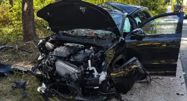Zderzenie dwóch samochodów w Żerominie. Dwie osoby potrzebowały pomocy ratowników