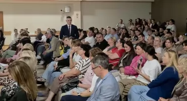 Trzy szkoły zagrożone, coraz mniej dzieci i milionowe koszty. Kleczew przed trudną decyzją