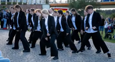 „We Are the World” na finał Muzycznych Podróży. Konin bawił się i pomagał Kamili