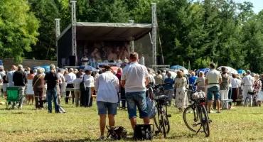 Tłumy wiernych w Bieniszewie. Trwa odpust Matki Bożej Siewnej, przed nami jeszcze wieczorne nabożeństwo