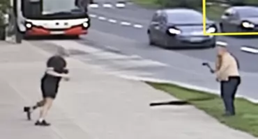Siekiera i kij baseballowy w centrum Konina. Policja zatrzymała jedną osobę
