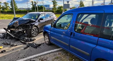 Zderzenie dwóch samochodów w Ruchennej. Trzy osoby uczestniczyły w zdarzeniu