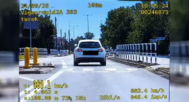 Wpadł przez prędkość. Policjanci sprawdzili 38 latka i odkryli, że w ogóle nie powinien prowadzić