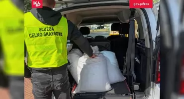 Ponad 200 tys. nielegalnych papierosów przejętych przez celników. Największe znalezisko w Koninie