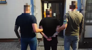 Bił partnerkę nawet podczas ciąży. 29-latek zatrzymany przez policję w Kole