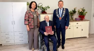 Sto lat życia, niezwykła historia i rodzina u boku. Pan Władysław Kurzawa z Konina świętował setne urodziny