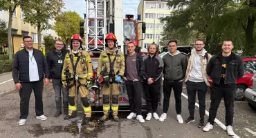 Pożar bloku, ewakuacja mieszkańców i autobusy. Duża akcja służb w Koninie