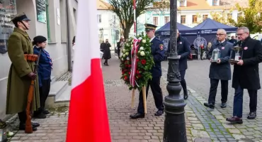 Konin pamięta o ofiarach niemieckiej zbrodni. Znicze zapłonęły w miejscach tragicznych wydarzeń z 1939 roku